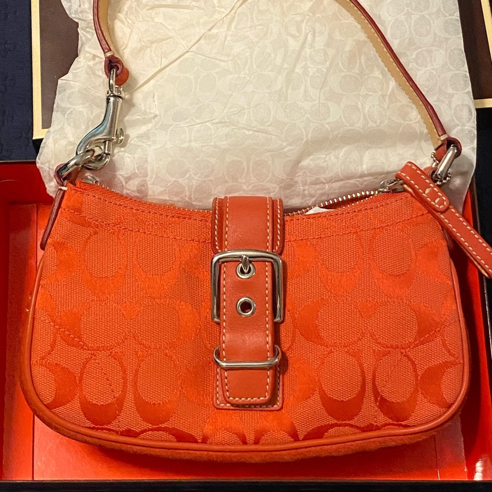 Coach purse - Coral. Excellent  condition. Vintage